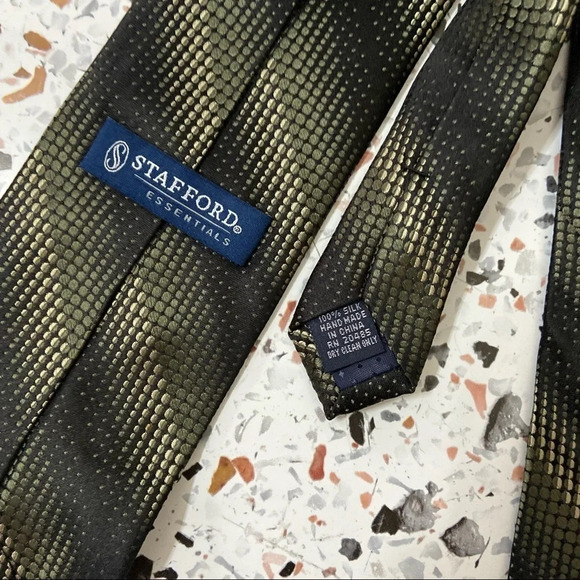 100% SILK NECK TIES LOT OF 3 W/HANGER MIX BRAND STAFFORD JAY JACOBS KENNETH COLE - Picture 10 of 11